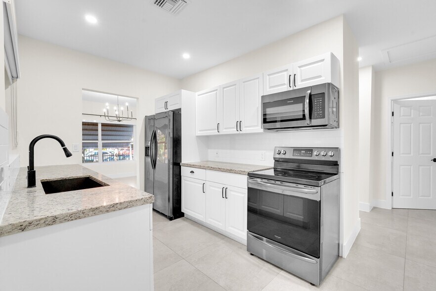 Building Photo - 52 NW 47th Ter