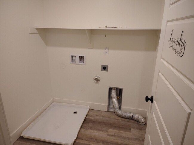 Building Photo - Spacious 5-Bedroom, 4-Bathroom House with Mother-in-Law Suite in SW Bakersfield