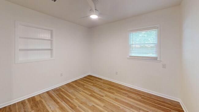 Building Photo - 4403 Ventura Dr