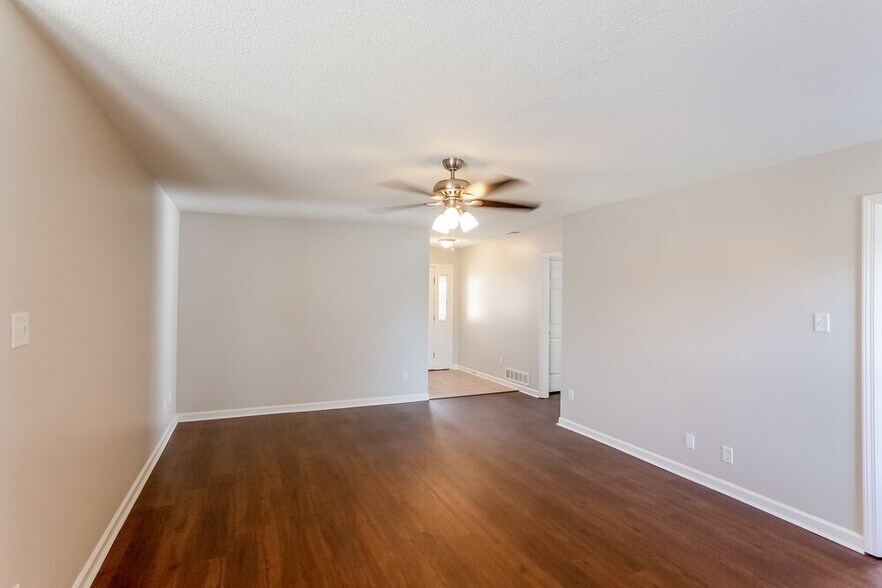 Building Photo - 1110 Greenwich Dr