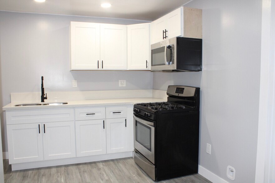 Building Photo - 10252 Vena Ave