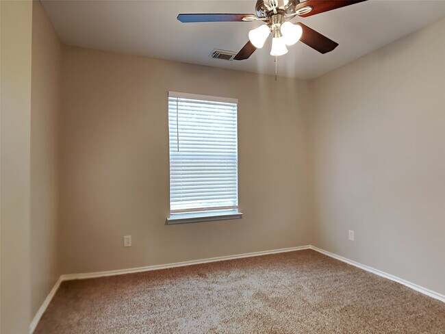 Building Photo - 427 Remington Creek Dr