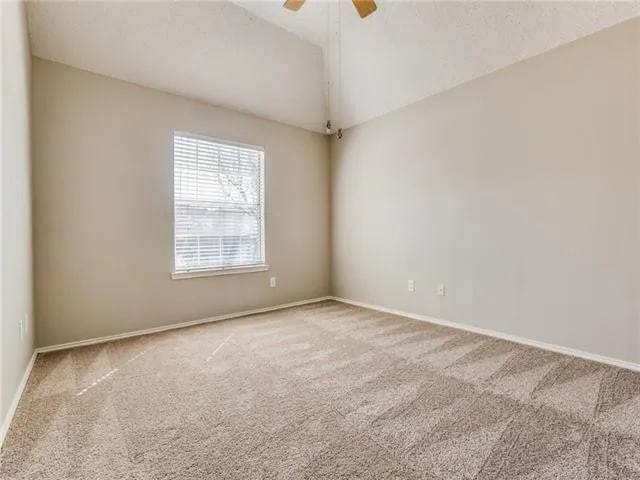 Building Photo - 2430 Norwich Dr