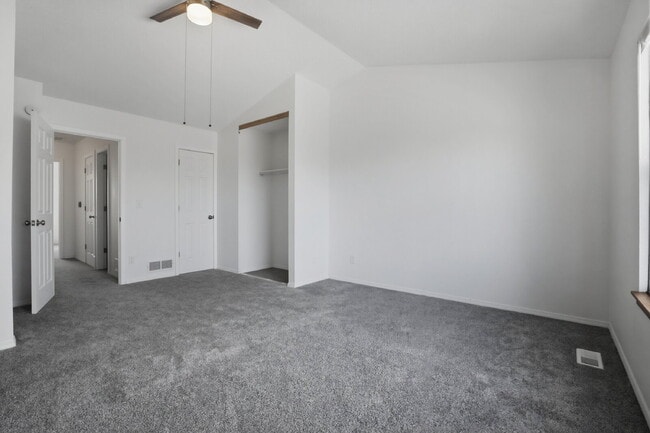 Building Photo - $2,045.95 - 2 Bed, 1.5 Bath Townhome in Centennial with Pool Access