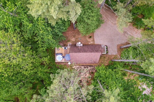 Building Photo - 51 Lake Pines Cir