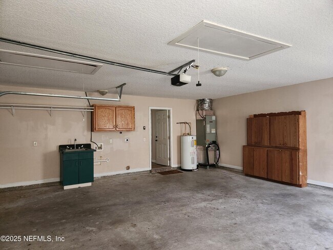 Building Photo - 37127 Lorena Dr