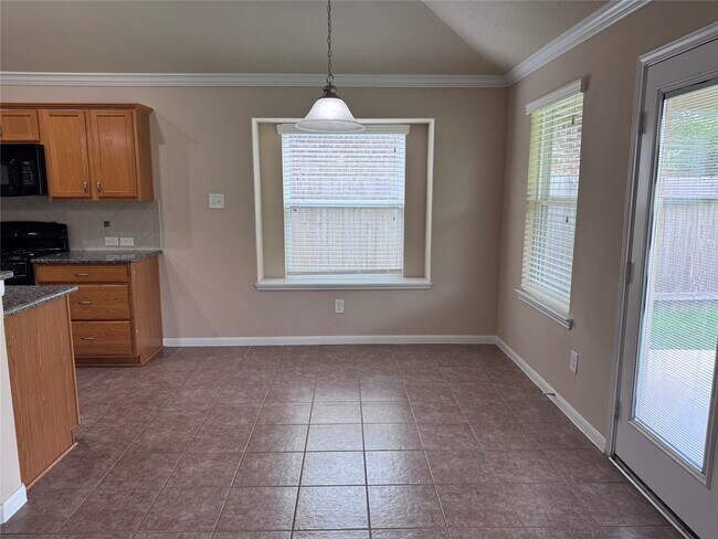 Building Photo - 151 Forest Heights Ln