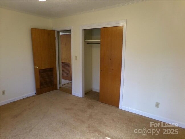 Building Photo - 507 Valleyview Dr