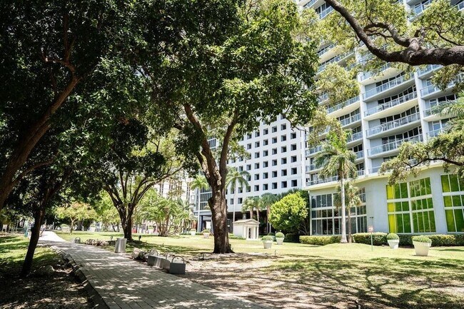 Building Photo - 495 Brickell Ave