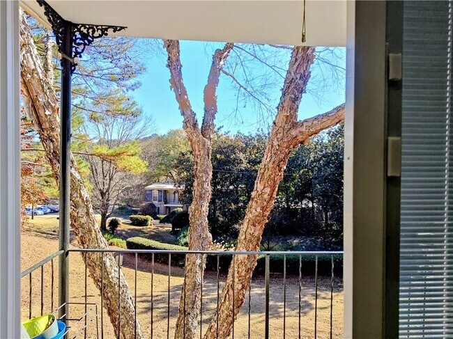 Building Photo - 2805 Northeast Expy