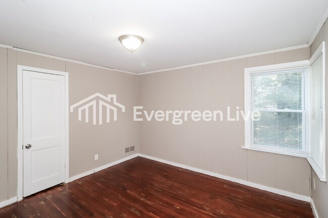 Building Photo - 4033 Clearpool Circle Rd