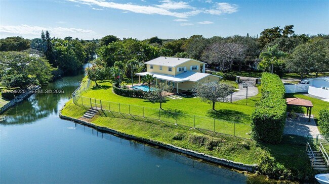 Building Photo - 11401 SW 72nd Pl