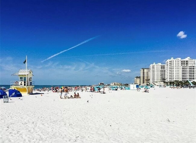 Building Photo - 661 Poinsettia Ave