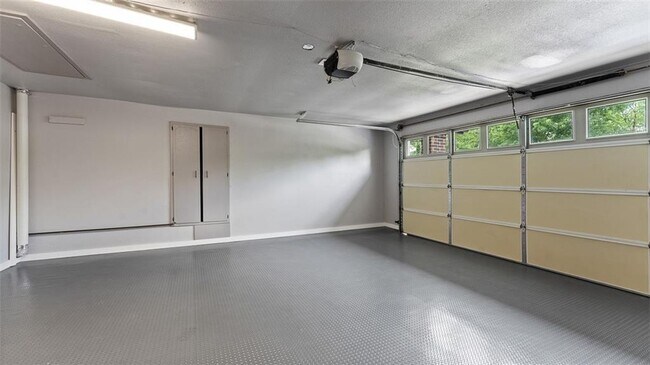 Building Photo - 2714 W Fir St