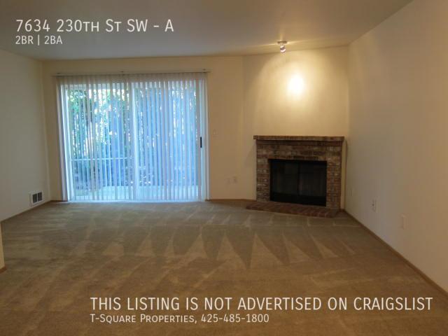 Building Photo - Townhouse unit 2 br. 1.5 bath with one car...