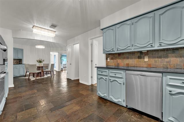 Building Photo - 9511 Robin Meadow Dr