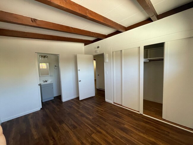 Building Photo - 830 Avalon Pl