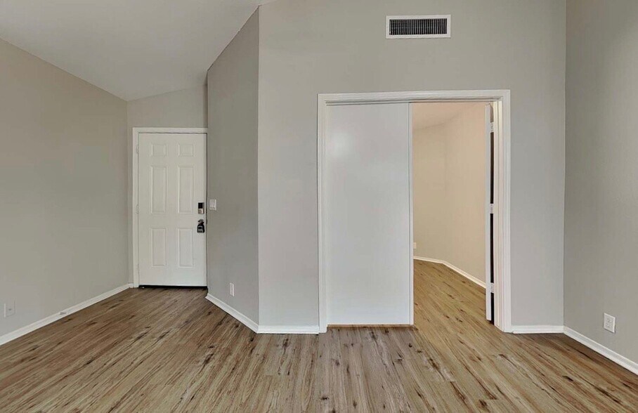 Building Photo - 11007 N 59th Dr