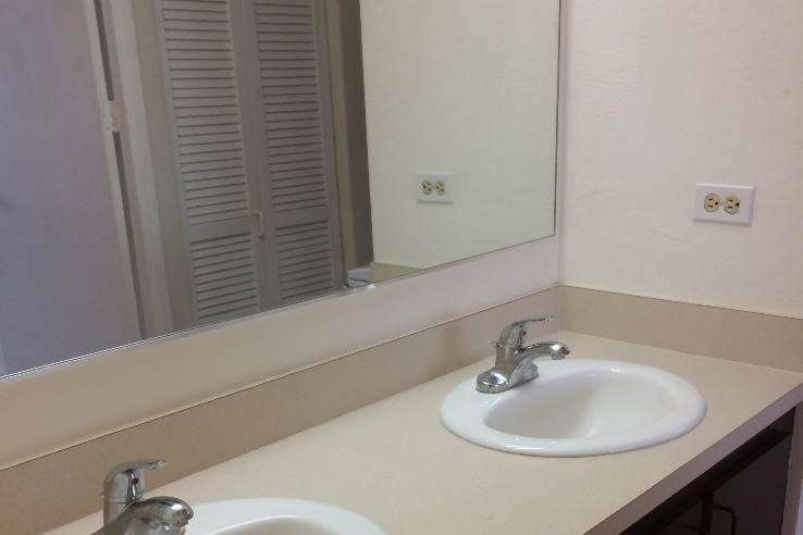 Bathoom sinks/vanity - 98-500 Koauka Loop