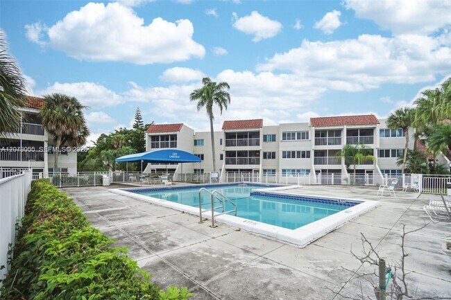 Building Photo - 140 Lakeview Dr