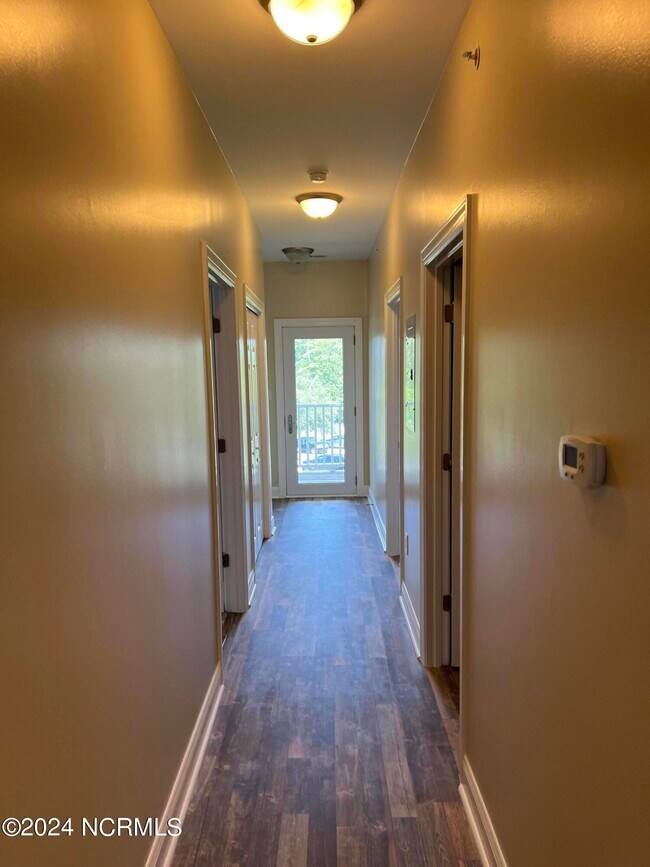 Building Photo - 200 Lighthouse Ln