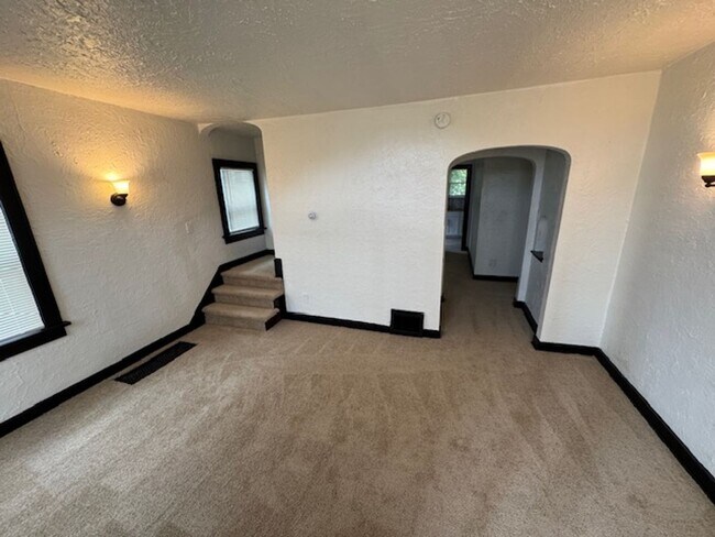 Building Photo - Trail St 223-225 W