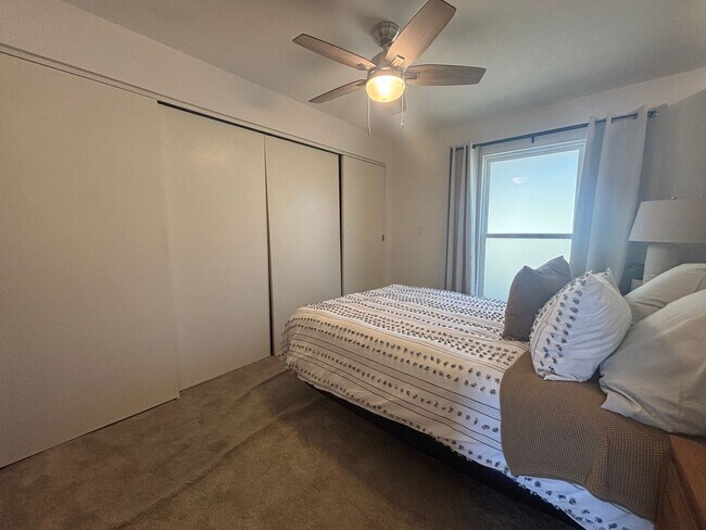 Building Photo - Queen Anne Gem with Private Balcony & Cozy...
