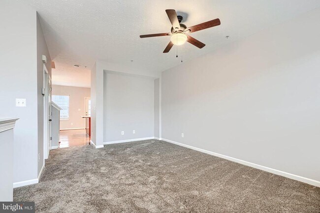 Building Photo - 736 Wineberry Way