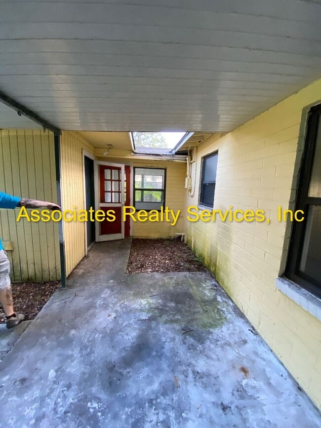 Building Photo - Spacious 3BR/2BA Home on a Quiet Corner Lot!