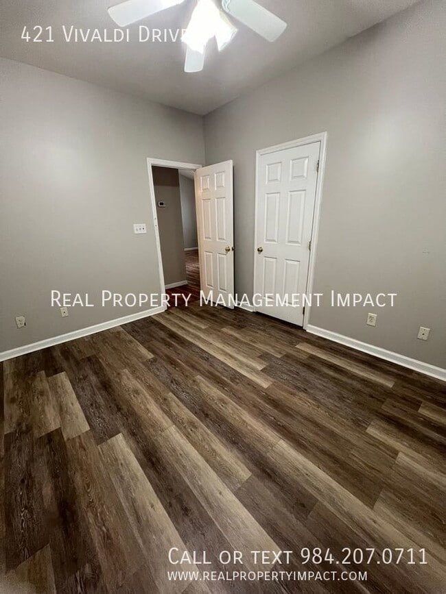 Building Photo - 421 Vivaldi Dr