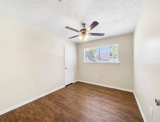 Building Photo - 7962 Southmeadow Dr