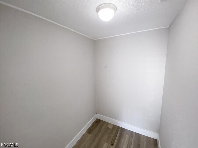 Building Photo - 1526 Wood Rd