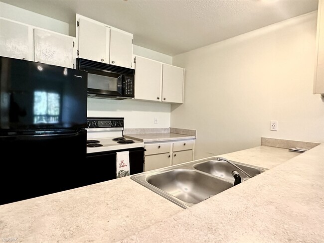 Building Photo - 1 br, 1 bath Condo - 17431 Ambaum Boulevar...