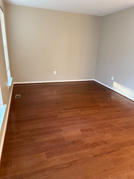 Building Photo - 144 Executive Cir
