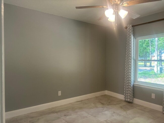 Building Photo - 7923 Oak Forest Dr