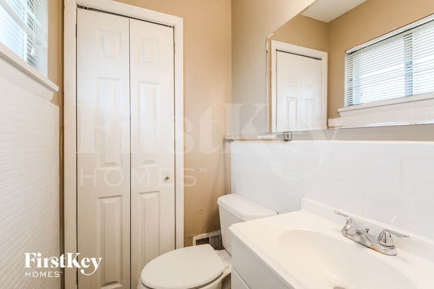 Building Photo - 712 Undercliff Dr