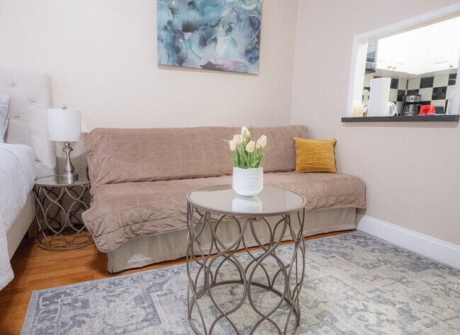 Building Photo - 328 E 74th St