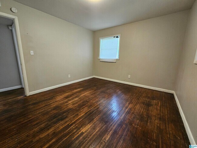 Building Photo - 433 Wedgeworth Rd