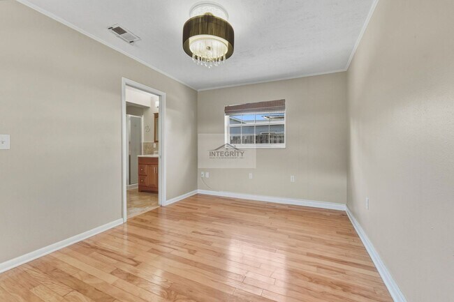 Building Photo - 4619 W Bay Villa Ave