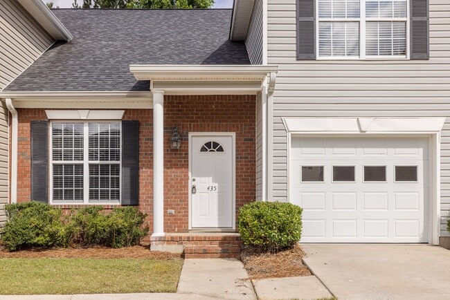 Building Photo - 435 Snead Way