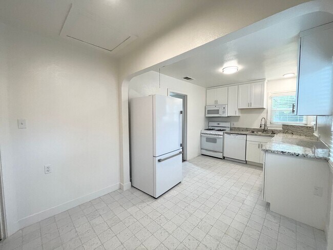 Building Photo - 3301 Rubicon Way
