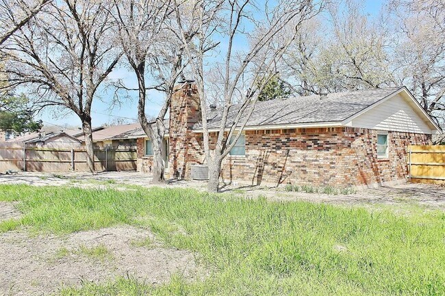 Building Photo - 302 Linkwood Dr