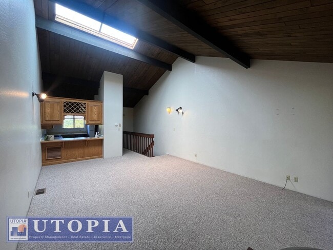 Building Photo - Bright and cozy 2-Bedroom, 2 Bathroom loca...