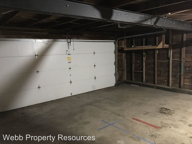 Building Photo - 115 SE 12th Ave