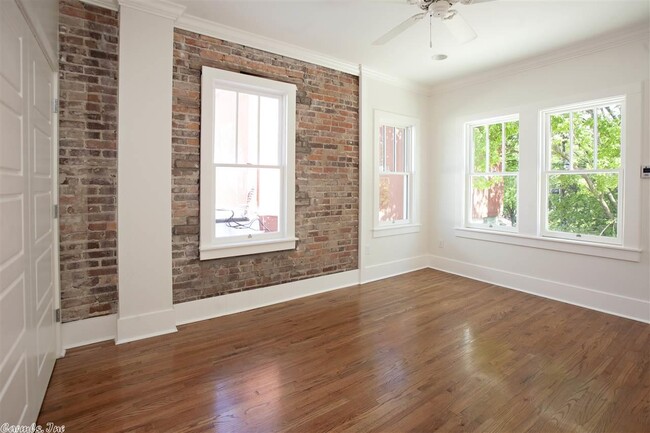 Building Photo - 3011 W Markham St