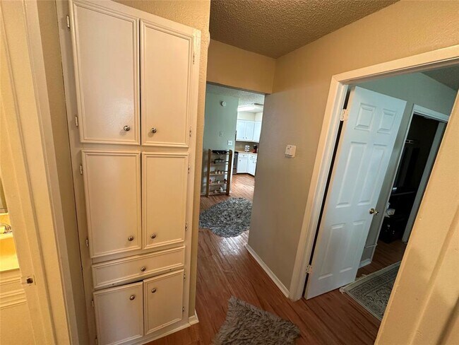Building Photo - 10616 Mellow Meadow Dr