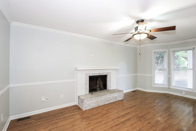Building Photo - Beautiful Martinez Home