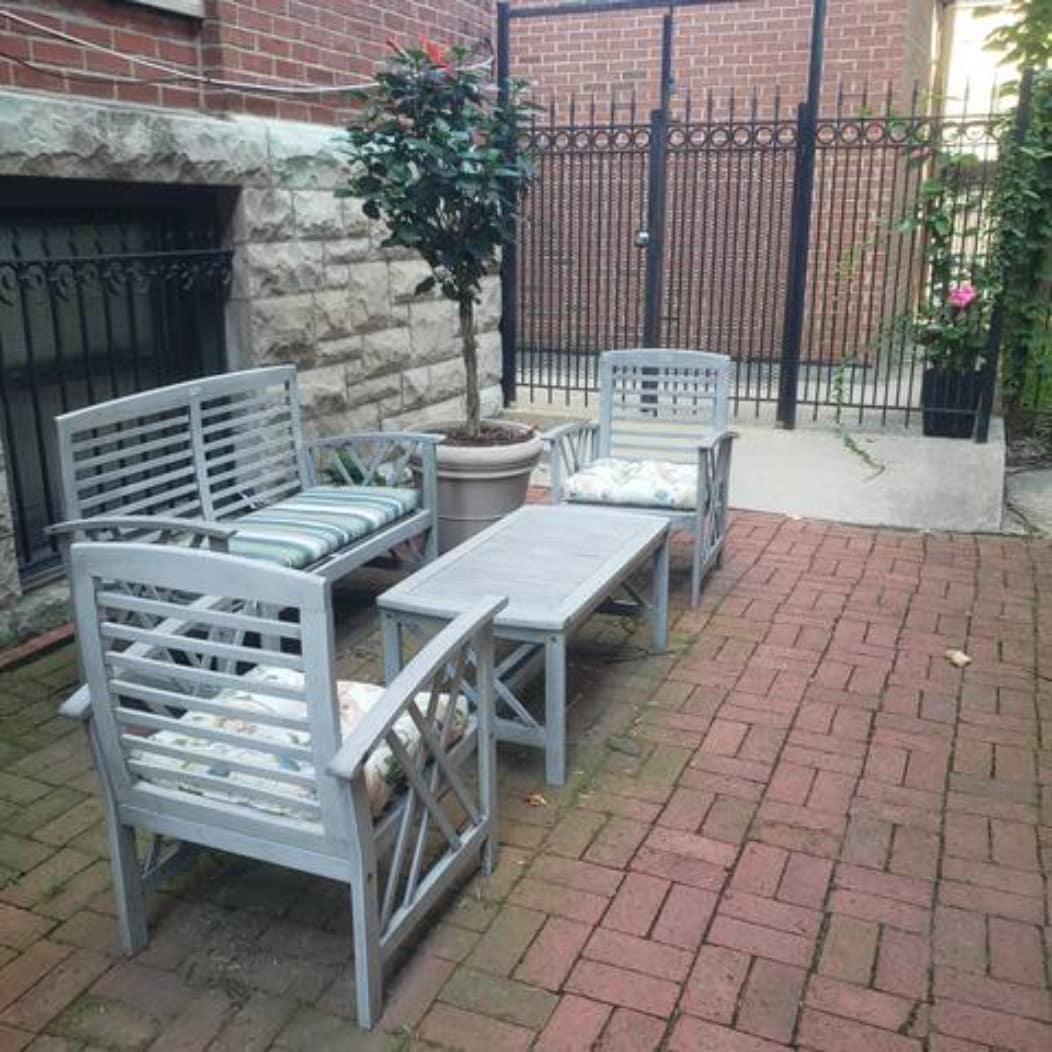 Shared Patio - 832 W George St