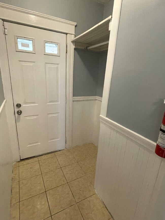 Building Photo - "Charming 3-Bedroom Apartment in Worcester...