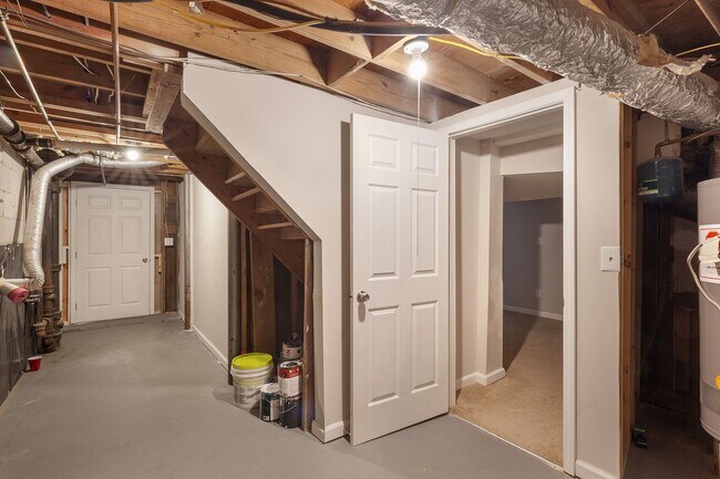 Building Photo - Very Spacious 4/3 w/ Finished Basement in Great Smyrna Location!